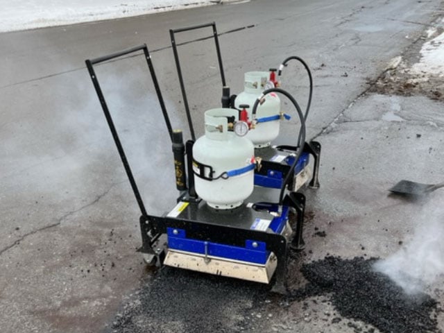 RY2X2 infrared machines for urgent pothole repair during winter. 