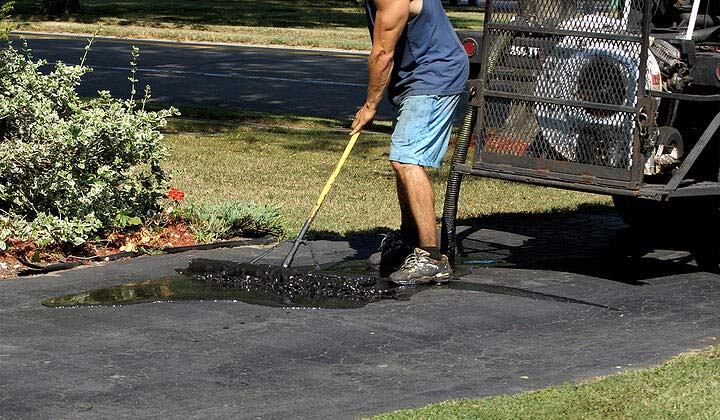 6 Reasons to Start a Driveway Sealing Business
