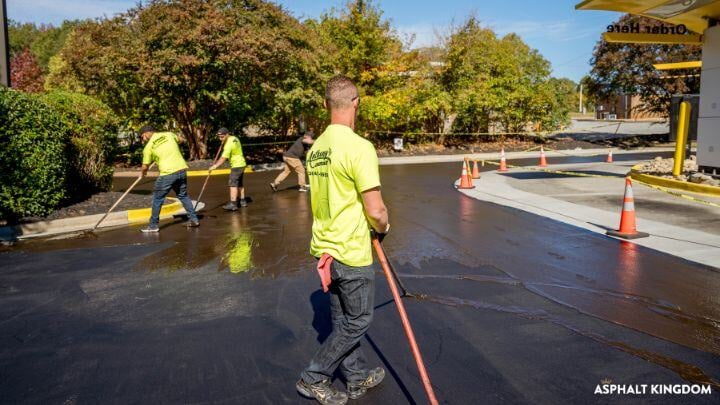 Where to Find the Best Asphalt Sealcoating Contractors