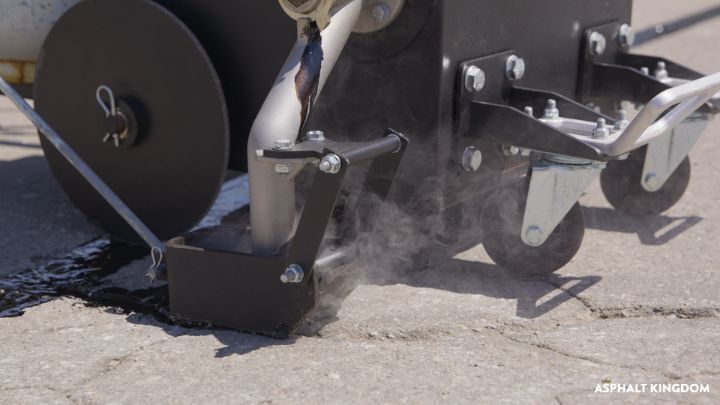 5 Common Mistakes to Avoid in Asphalt Crack Repair