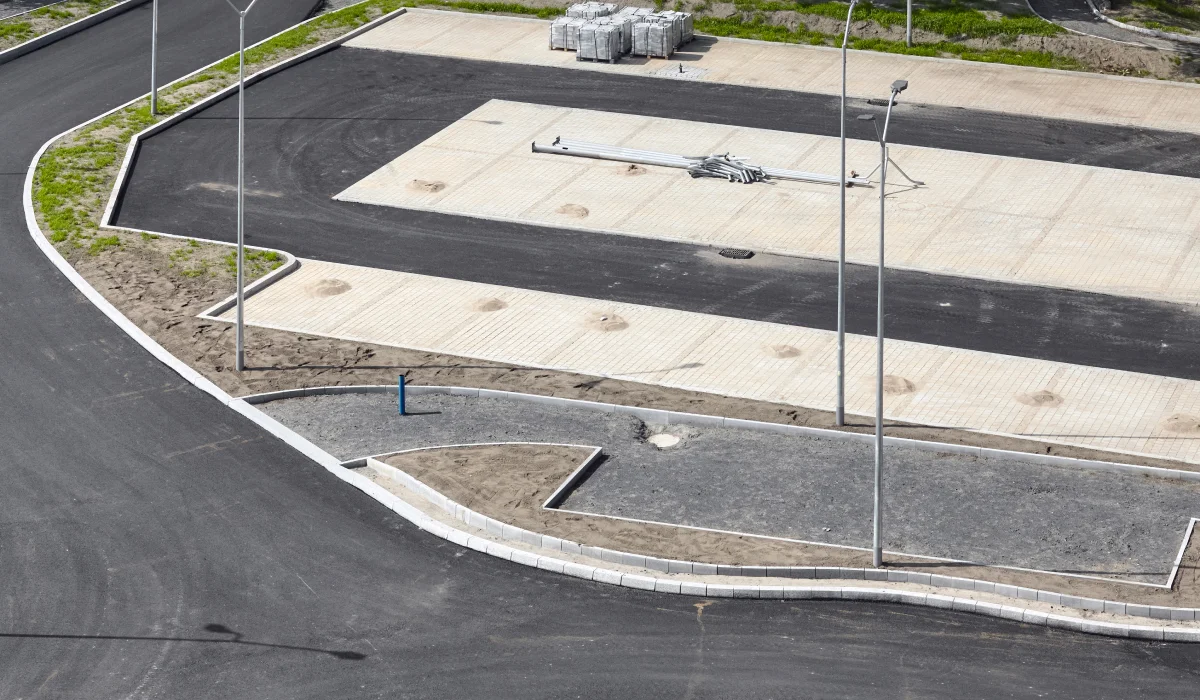 The Role of Curbs in Effective Asphalt Roadway Design